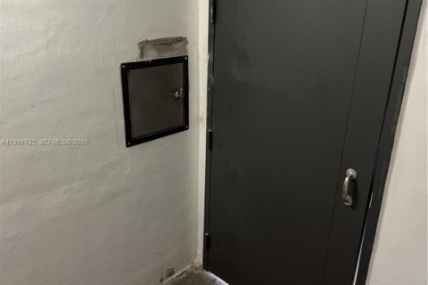 Condo in Miami Beach, Florida, 1 bedroom  № 2043104 - photo 15