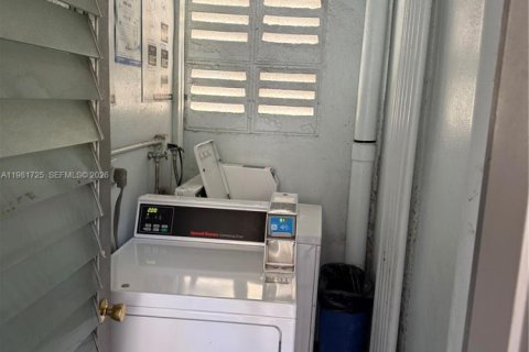 Condo in Miami Beach, Florida, 1 bedroom  № 2043104 - photo 13