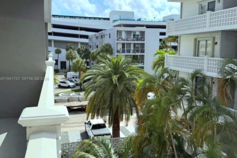 Condo in Miami Beach, Florida, 1 bedroom  № 2043104 - photo 16