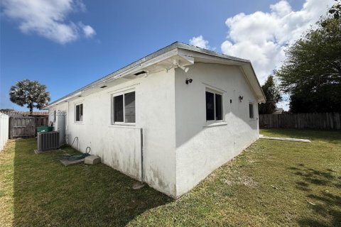 Купить виллу или дом в Майами, Флорида 4 спальни, 158.96м2, № 2051541 - фото 11