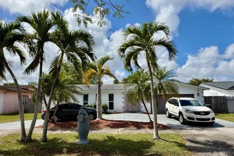 Дом в Майами, Флорида 4 спальни, 158.96м2 № 2051541