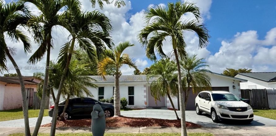 Дом в Майами, Флорида 4 спальни, 158.96м2 № 2051541