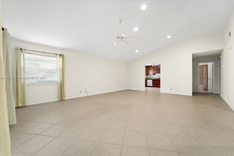 Купить виллу или дом в Палм-Бич-Гарденс, Флорида 3 спальни, 137.77м2, № 1936459 - фото 7