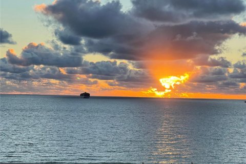 Condominio en alquiler en Miami Beach, Florida, 51.1 m2 № 1997366 - foto 30