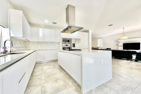 House in Doral, Florida 5 bedrooms, 305.83 sq.m. № 1830961 - photo 28