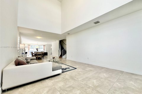 House in Doral, Florida 5 bedrooms, 305.83 sq.m. № 1830961 - photo 19