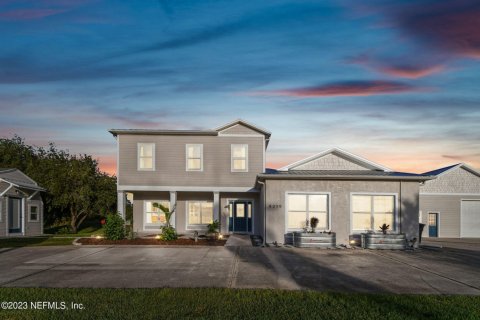 House in Hastings, Florida 5 bedrooms, 252.6 sq.m. № 771746 - photo 1