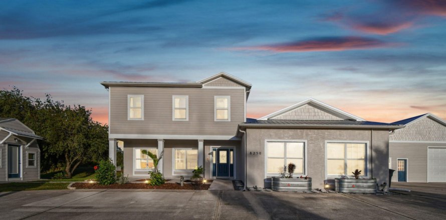 House in Hastings, Florida 5 bedrooms, 252.6 sq.m. № 771746