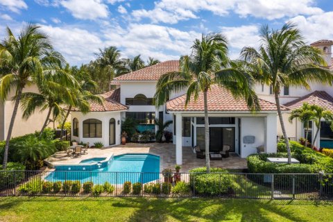 House in Boca Raton, Florida 6 bedrooms, 471.2 sq.m. № 976620 - photo 1