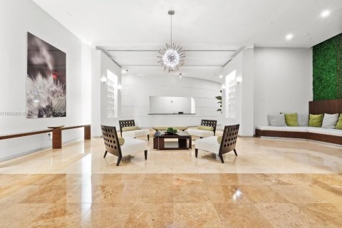 Condominio en venta en Miami, Florida, 1 dormitorio, 78.5 m2 № 1888893 - foto 16