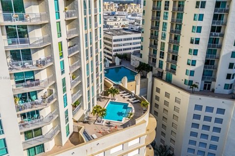 Condominio en venta en Miami, Florida, 1 dormitorio, 78.5 m2 № 1888893 - foto 14