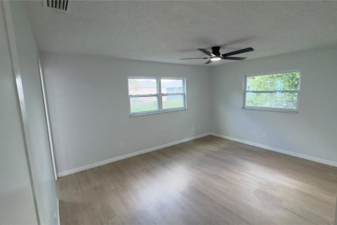 House in Spring Hill, Florida 4 bedrooms, 134.52 sq.m. № 2388135 - photo 11