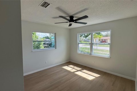 House in Spring Hill, Florida 4 bedrooms, 134.52 sq.m. № 2388135 - photo 14