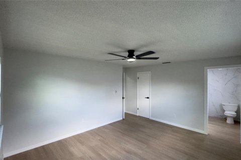 House in Spring Hill, Florida 4 bedrooms, 134.52 sq.m. № 2388135 - photo 8