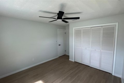 House in Spring Hill, Florida 4 bedrooms, 134.52 sq.m. № 2388135 - photo 13