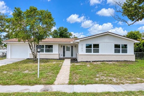 House in Spring Hill, Florida 4 bedrooms, 134.52 sq.m. № 2388135 - photo 2