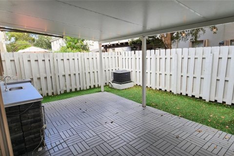 Снять в аренду таунхаус в Катлер-Бей, Флорида 3 спальни, 131.55м2, № 2051996 - фото 26