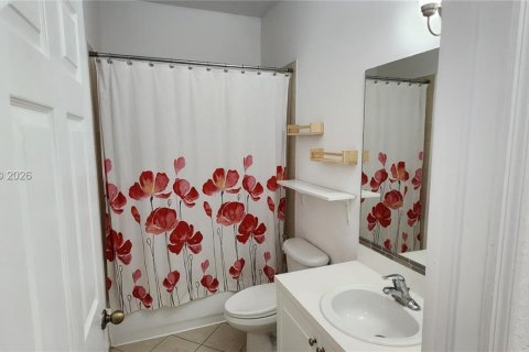 Снять в аренду таунхаус в Катлер-Бей, Флорида 3 спальни, 131.55м2, № 2051996 - фото 15