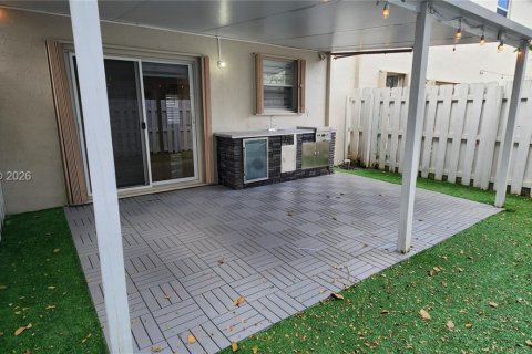 Снять в аренду таунхаус в Катлер-Бей, Флорида 3 спальни, 131.55м2, № 2051996 - фото 18