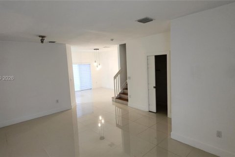 Снять в аренду таунхаус в Катлер-Бей, Флорида 3 спальни, 131.55м2, № 2051996 - фото 9