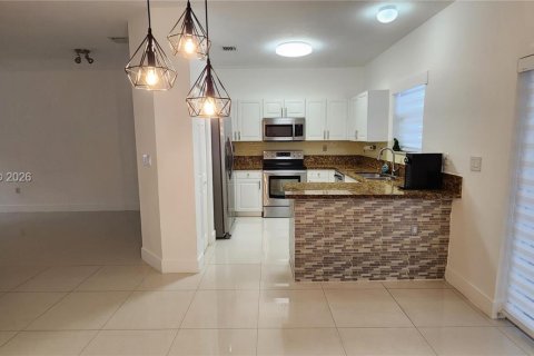 Снять в аренду таунхаус в Катлер-Бей, Флорида 3 спальни, 131.55м2, № 2051996 - фото 4