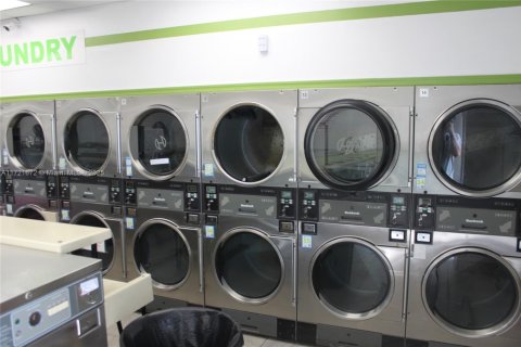 Propiedad comercial en venta en Oakland Park, Florida № 1864050 - foto 3