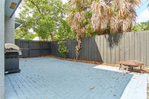 Commercial property in Fort Lauderdale, Florida 260.68 sq.m. № 2024839 - photo 19