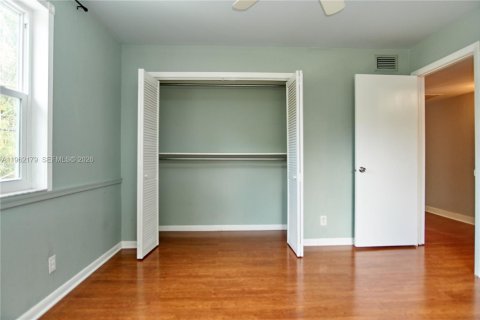 Commercial property in Fort Lauderdale, Florida 260.68 sq.m. № 2024839 - photo 9