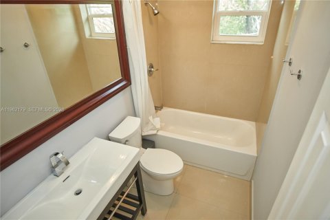 Commercial property in Fort Lauderdale, Florida 260.68 sq.m. № 2024839 - photo 20
