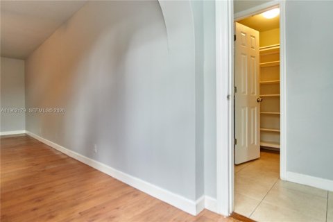 Commercial property in Fort Lauderdale, Florida 260.68 sq.m. № 2024839 - photo 23