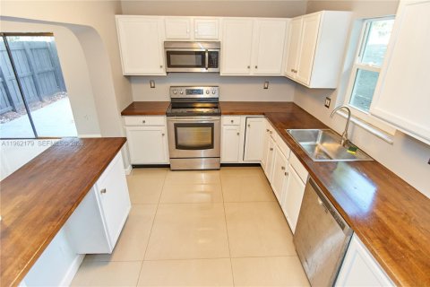 Commercial property in Fort Lauderdale, Florida 260.68 sq.m. № 2024839 - photo 25