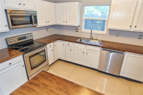 Commercial property in Fort Lauderdale, Florida 260.68 sq.m. № 2024839 - photo 18
