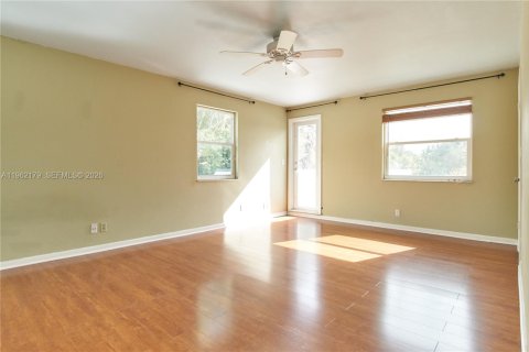 Commercial property in Fort Lauderdale, Florida 260.68 sq.m. № 2024839 - photo 27