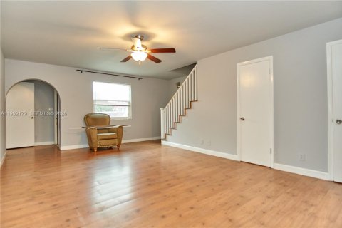 Commercial property in Fort Lauderdale, Florida 260.68 sq.m. № 2024839 - photo 5