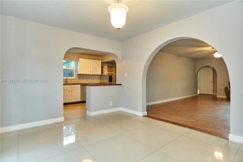Commercial property in Fort Lauderdale, Florida 260.68 sq.m. № 2024839 - photo 4