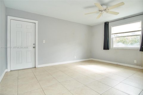 Commercial property in Fort Lauderdale, Florida 260.68 sq.m. № 2024839 - photo 17