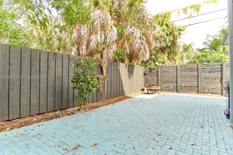 Commercial property in Fort Lauderdale, Florida 260.68 sq.m. № 2024839 - photo 16