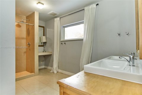 Commercial property in Fort Lauderdale, Florida 260.68 sq.m. № 2024839 - photo 15