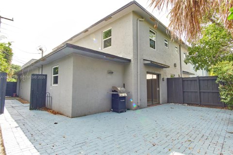 Commercial property in Fort Lauderdale, Florida 260.68 sq.m. № 2024839 - photo 11