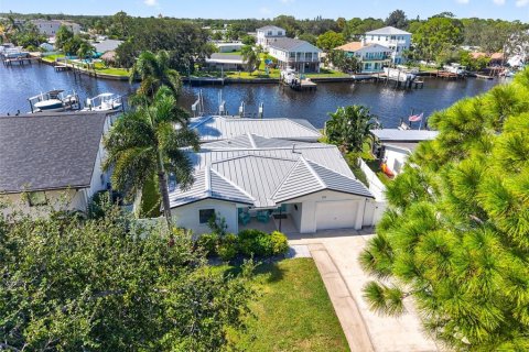 Villa ou maison à Saint Petersburg, Floride 3 chambres, 155.7 m2 № 2374098