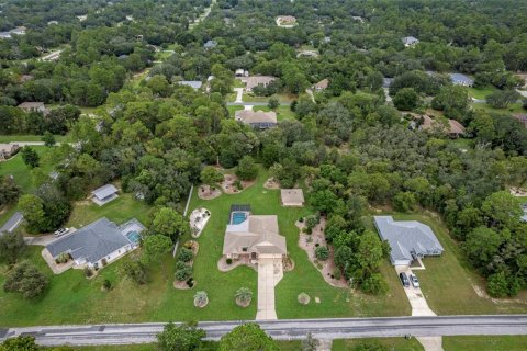 House in Beverly Hills, Florida 3 bedrooms, 180.51 sq.m. № 1915821 - photo 9