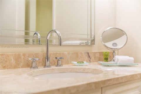 Condominio en alquiler en Miami, Florida, 1 dormitorio, 91.32 m2 № 1937595 - foto 16