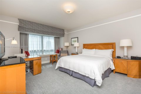 Condominio en alquiler en Miami, Florida, 1 dormitorio, 91.32 m2 № 1937595 - foto 9