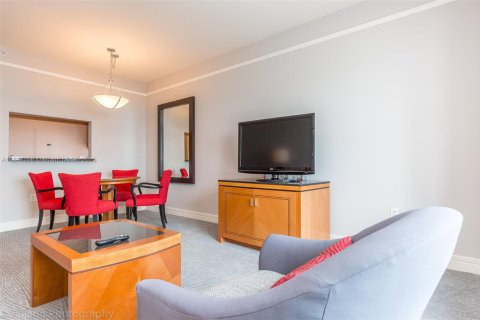 Condominio en alquiler en Miami, Florida, 1 dormitorio, 91.32 m2 № 1937595 - foto 6
