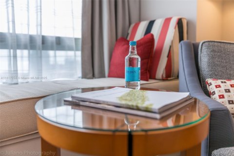 Condominio en alquiler en Miami, Florida, 1 dormitorio, 91.32 m2 № 1937595 - foto 21