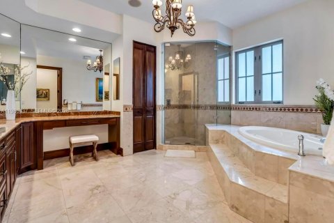 House in Davie, Florida 5 bedrooms, 580.73 sq.m. № 2067796 - photo 25