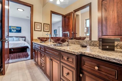 House in Davie, Florida 5 bedrooms, 580.73 sq.m. № 2067796 - photo 30