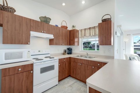 House in Cape Coral, Florida 3 bedrooms, 132.29 sq.m. № 1820445 - photo 6