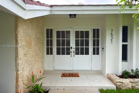 Casa en venta en Palmetto Bay, Florida, 5 dormitorios, 252.88 m2 № 2388032 - foto 5