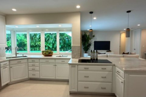 Casa en venta en Palmetto Bay, Florida, 5 dormitorios, 252.88 m2 № 2388032 - foto 19